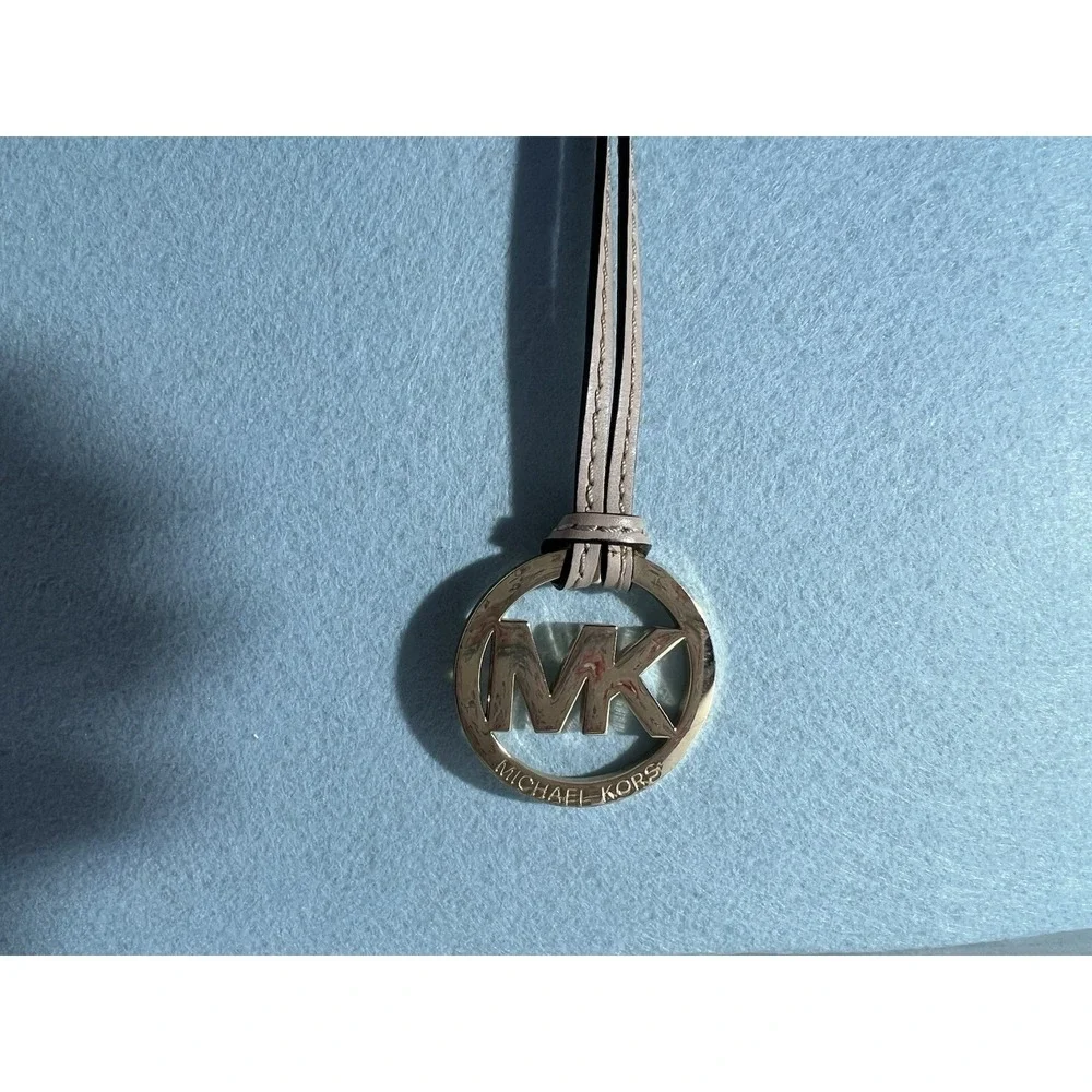 MICHAEL KORS Medallion Hang Charm Key Chain Gold‎ Logo Purse Coat FOB Clip